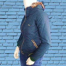 Cargar imagen en el visor de la galería, Chaqueta Azul Marino con capucha de Peluche para Mujer