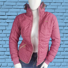 Cargar imagen en el visor de la galería, Chaqueta Rosada con capucha de Peluche para Mujer